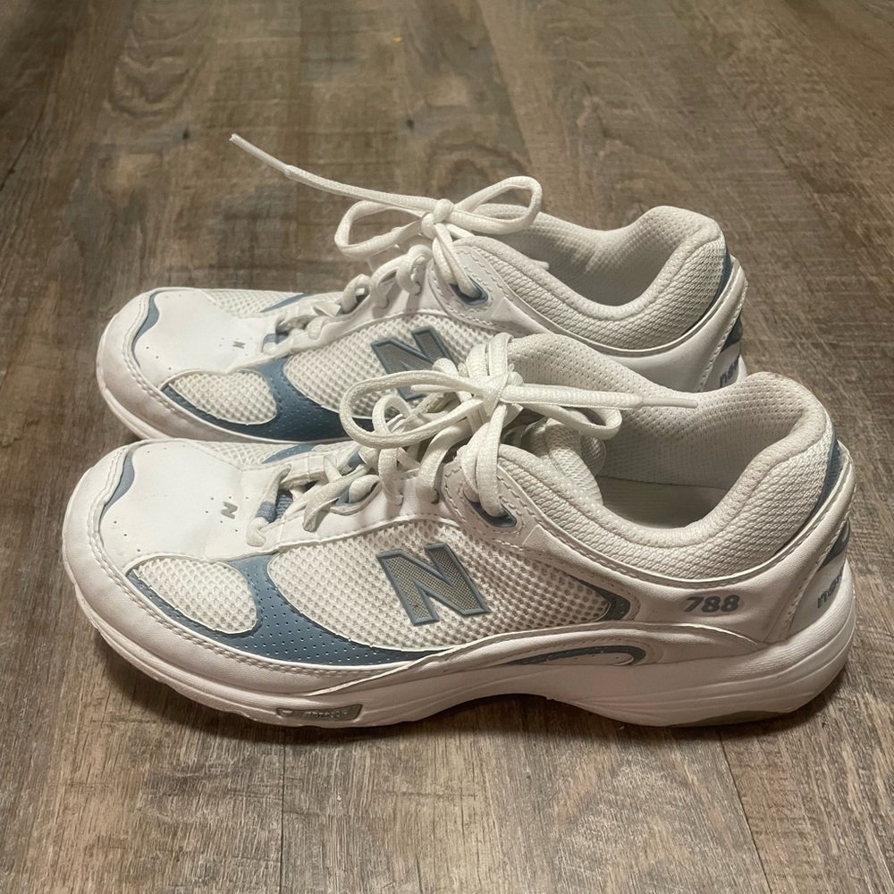 New Balance 788 walking tennis shoes